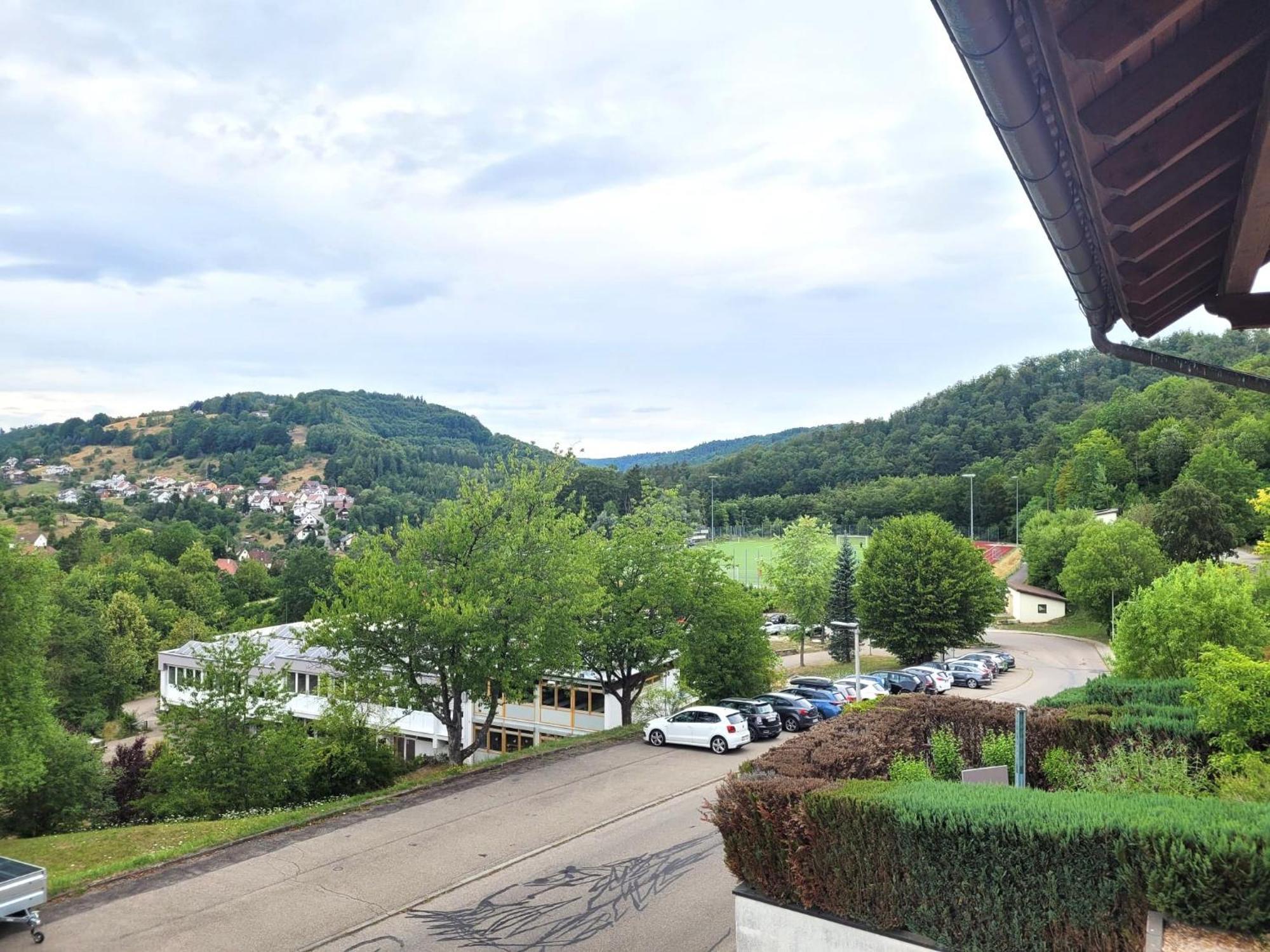 4 Zimmer Geraeumige Und Ruhig Gelegene Ferien- Und Monteurwohnung Nur Fuer Sie Allein Aujvari Vermietungen Spiegelberg Luaran gambar