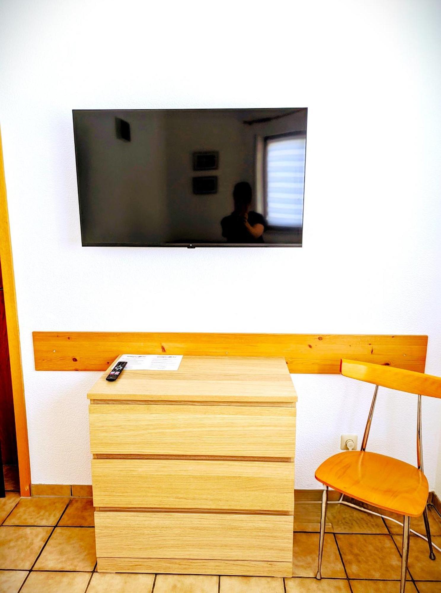 4 Zimmer Geraeumige Und Ruhig Gelegene Ferien- Und Monteurwohnung Nur Fuer Sie Allein Aujvari Vermietungen Spiegelberg Luaran gambar