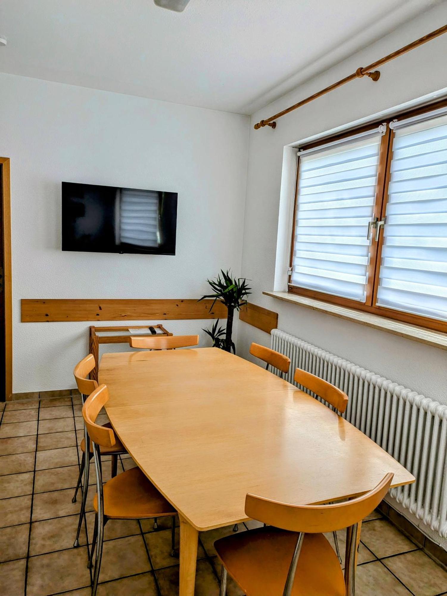 4 Zimmer Geraeumige Und Ruhig Gelegene Ferien- Und Monteurwohnung Nur Fuer Sie Allein Aujvari Vermietungen Spiegelberg Luaran gambar